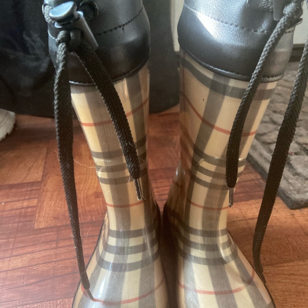 AUTHENTIC BURBERRY CHILDREN’S RAINBOOTS
